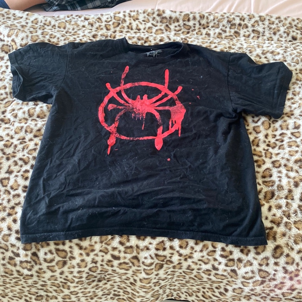 Spiderman tee. 💕 size XL in boys so it fits as a medium in adults.